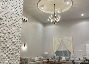 استراحة  بمسبح ومسطح اخضر 