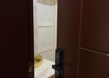 استديو بسرير ماستر وجلسة جانبية