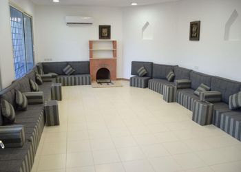 استراحة بملعب كرة طائرة ومسبح 