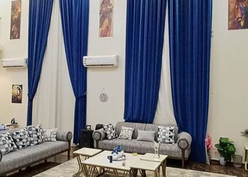شاليه عائلي انيق بجلسة خارجية