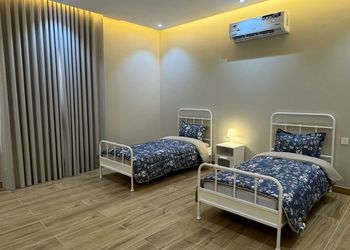 شاليه بمسطح اخضر
