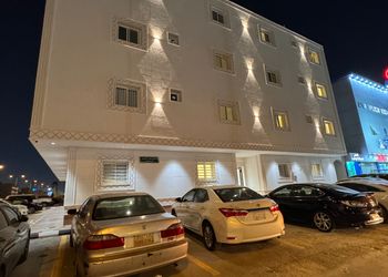 استديو بسرير ماستر وجلسة جانبية