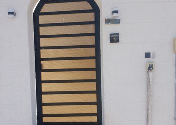 استراحة بمجلس وفناء خارجي 