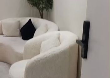 استديو بسرير ماستر وجلسة جانبية