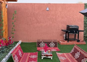 شاليه بجلسه مطله على حديقة
