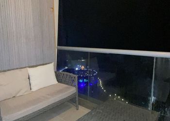 شقةباطلاله على البحر وغرفتين نوم