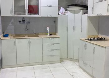 استراحة بمسبح داخلي وجلسة خارجية