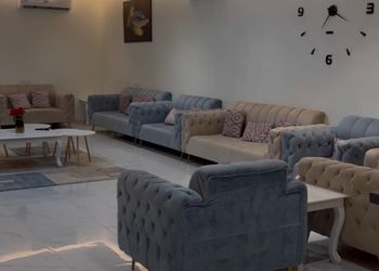 شاليه بمجلس مطل على المسبح 