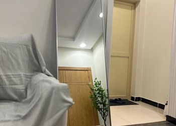 غرفة و صالة بتصميم هادئ وأنيق