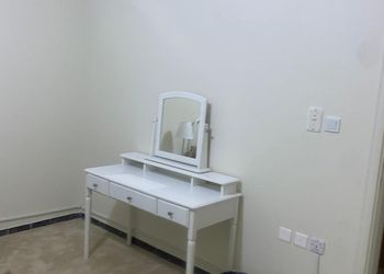 شقة بصالة جلوس وغرفة نوم