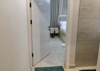استديو بسرير ماستر وأثاث مريح 