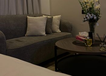 استديو بسرير ماستر وجلسة جانبية 