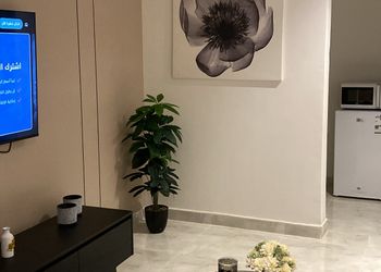 استديو بأثاث مريح وبسيط