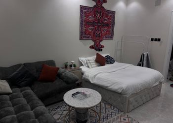 استديو بسرير ماستر وجلسه جانبيه