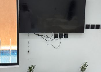 شاليه بألعاب مائية وجلسة خارجية