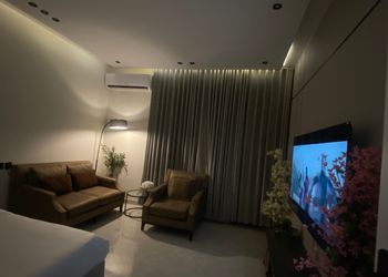 استديو بسرير ماستر وجلسة مريحة 