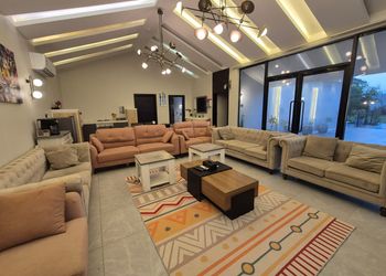 استراحة بمسطح اخضر وجلسه خارجيه