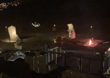كرفان بإطلالة برية وجلسة خارجية 