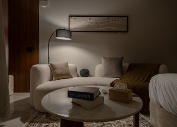 استديو بسرير ماستر وجلسة جانبية