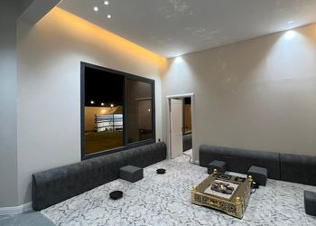 شاليه بمسطح اخضر و خيمة خارجية 