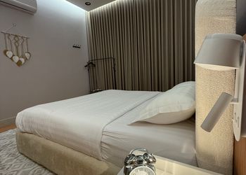 شقة بدخول ذاتي وغرفة نوم مريحة