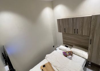 استديو باثاث مريح وبسيط