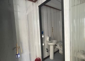 استديو بأثاث مريح وبسيط 