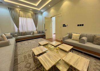 شاليه بمسبح داخلي ومجالس انيقة