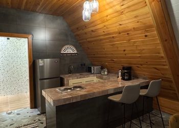 شاليه بغرفتين نوم و جلسة خارجية