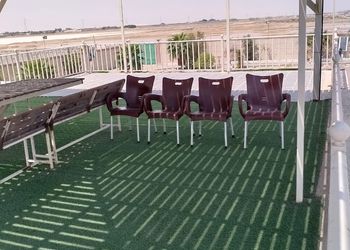 استراحة بمسبح داخلي والعاب اطفال (قسمين)