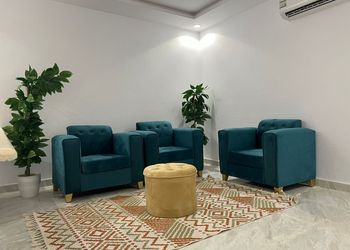 غرفة قياسية مع مطبخ صغير