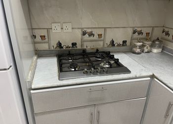 فيلا بمجالس وغرف نوم 