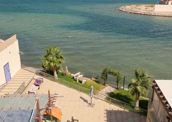 منتجع فندقي باطلاله على البحر 