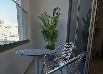 شقة بألوان مريحة وأثاث راقي