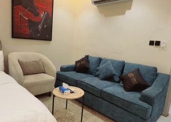 استديو بسرير ماستر وجلسة جانبية 