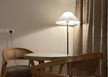 استديو بأثاث مريح وبسيط 