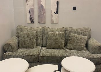 استديو بجلسة جانبية ودخول ذاتي 