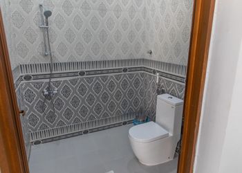 شاليه بجلسة خارجية ومسبح