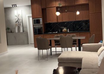 شاليه بمسطح اخضر و مسبح