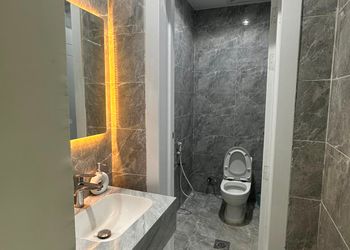 شاليه بمسطح اخضر وجلسة خارجية 