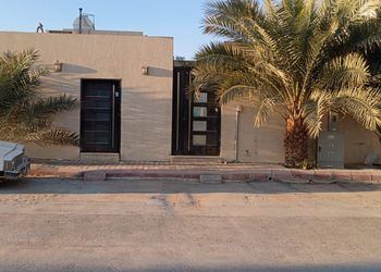شالية بجلسة خارجية والعاب اطفال