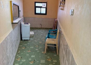 استراحة بمجلس وفناء خارجي 