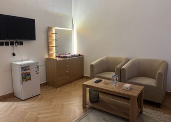 استديو بأثاث مريح وبسيط 