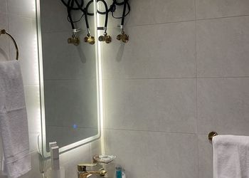 استديو بسرير ماستر وجلسة جانبية