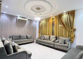 شاليه بمسطح اخضر ومجلس داخلي