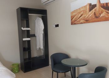 استديو بسرير ماستر وجلسة جانبية 