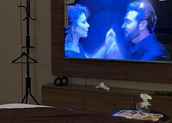 استديو بسرير ماستر وجلسة جانبية