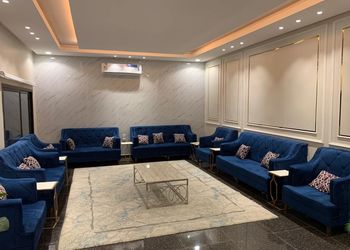 استراحة بمسطحات خضراء وملعب كره 