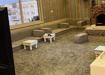 ديوانية ببيت شعر وفناء خارجي 