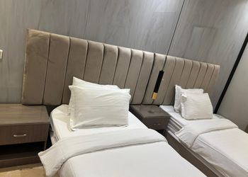 شقة بغرفة معيشة وغرفتين نوم 